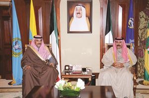 سمو ولي العهد الشيخ نواف الاحمد خلال لقائه الشيخ صباح الخالد﻿