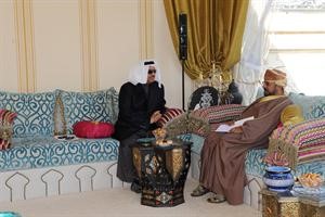 سمو رئيس الوزراء الشيخ جابر المبارك خلال لقائه السفير الشيخ سالم المعشني
