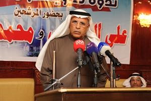 محمد الخليفة مخاطبا الحضور 	سعود سالم﻿