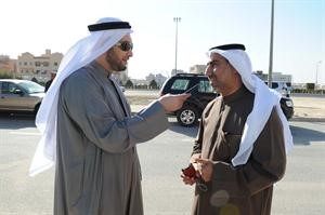 خليل ابراهيم الكندري متحدثا للزميل محمد راتب