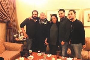 جورج وسوف مع اسرته واصدقائه
