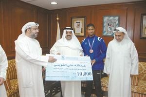 الهيئة العامة للشباب والرياضة كرمت الثويني بمكافاة 10 الاف دينار لحصوله على المركز الثالث في دورة الالعاب الاولمبية للشباب