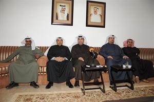 المتحدثون خلال الندوة في ديوانية كتلة الوحدة الدستورية الاسبوعية
