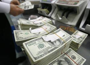 أميركية تتسلم جائزة لوتو قيمتها 16.5 مليون دولار قبل ساعتين من فوات الأوان