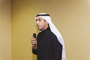 عبدالمحسن البابطين متحدثا للحضور