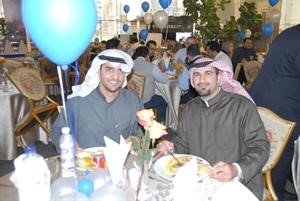 موظفان من الوطني خلال الاحتفال﻿
