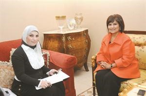 نبيلة العنجري متحدثة للزميلة دارين العلي﻿