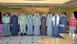 العقيد الركن دمشهور السعيدي والرائد نايف خلف مع دمشعل المشعان بعد توقيع البروتوكول

