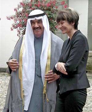 سمو الشيخ ناصر المحمد خلال لقائه رئيسة سويسرا اثناء زيارتها للكويت