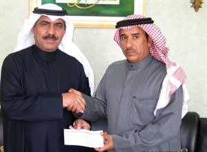 محمد الحريتي يقدم الدعم الى دخيل العنزي

