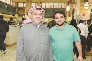 علي خزعل مع ابنه