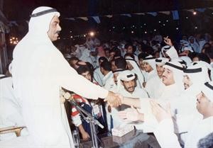 ومحييا ناخبيه في احد مقاره