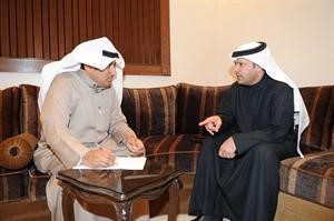 فيصل الكندري يتحدث الى الزميل محمد الدشيش﻿
