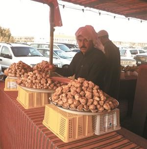 سوق الفقع يعاني شح الاقبال
