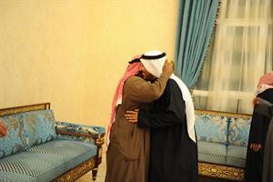 سعد الخنفور مع احد الحضور﻿