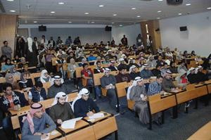 احدى الندوات التي عقدت في الجامعة قبل صدور قرار الوزير﻿