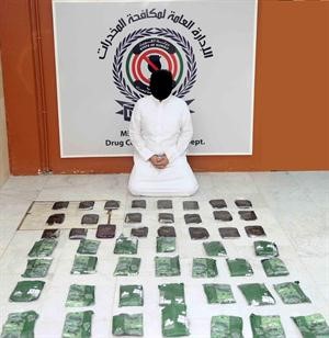 المزدوج وامامه الحشيش المضبوط﻿