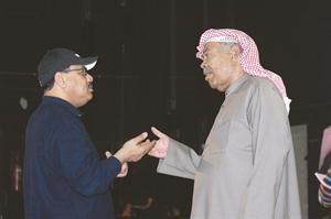 غانم السليطي مع سعد الفرج في المسرحية﻿