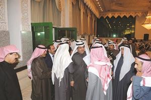 مبارك الخرينج اثناء استقباله ناخبي الدائرة الرابعة﻿