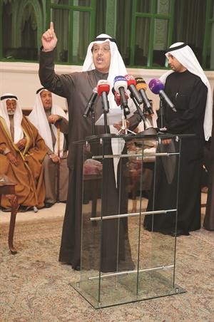 مبارك الخرينج مخاطبا الحضور بديوانه مساء امس الاول﻿