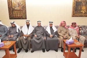 جانب من الحضور في ديوان الخرافي مساء امس الاول﻿