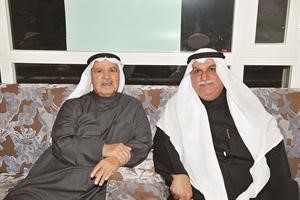 ناخبان من ابناء الدائرة خلال حفل الاستقبال﻿