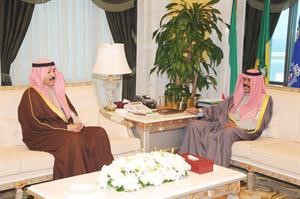 سمو ولي العهد الشيخ نواف الاحمد مستقبلا الشيخ محمد الخالد