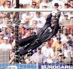 مسيرة حافلة لمحمد الدعيع مع الهلال والمنتخب السعودي

