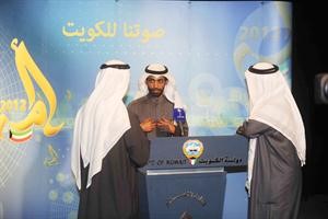 د عبيد الوسمي في مبنى تلفزيون الكويت