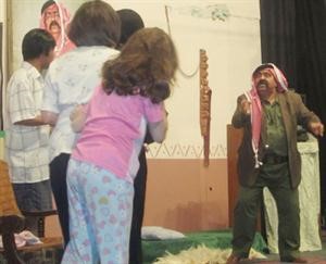 مشهد من مسرحيةالان فهمتكم الاردنية