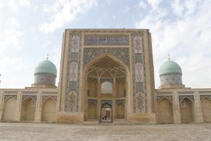 احد المساجد الكبيرة في اوزبكستان