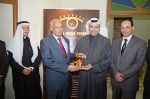 ماضي الخميس مكرما السفير عبدالكريم سليمان بحضور المستشار محمد فوزي
