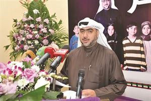خالد الشطي متحدثا للحضور متين غوزال
