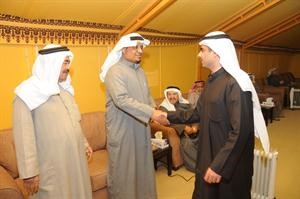 رياض العدساني مستقبلا احد الحضور