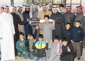 هادي العتيبي يسلم مفتاح السيارة لعميد اسطبل العذاب