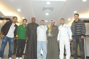 ابطال كاس ولي العهد لاعبو ومشرف العربي مع الزملاء في القسم الرياضي