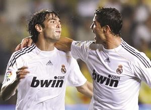 نجما ريال مدريد رونالدو وكاكا يسعيان للتالق والفوز على غرناطة
