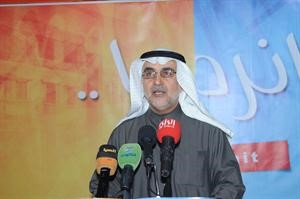 احمد لاري متحدثا