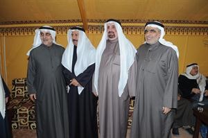 عباس الخضاري متوسطا عدنان عبدالصمد واحمد لاري