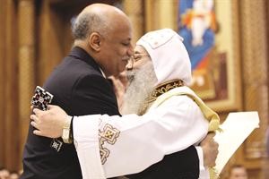 السفير عبدالكريم سليمان مهنئا الانبا بيجول بالعيد