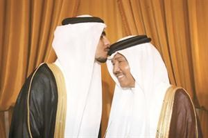  وقبلة على جبينه من زوج ابنته﻿