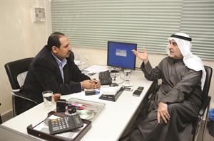 احمد لاري متحدثا الى الزميل اسامة ابو السعود