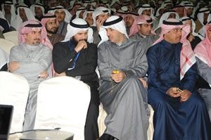 مرزوق الخرافي وحسام الخرافي مع بعض الحضور في مقر عادل الخرافي
