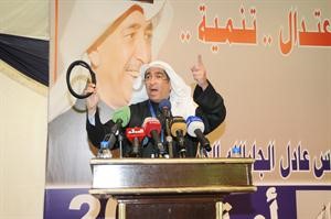 عادل الخرافي يرفع عقاله للحضور