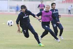 فهد العنزي في اول تدريب مع الابيض هاني الشمري