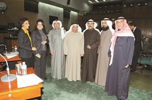 الرئيس زيد العازمي مع دعبدالكريم السليم ومانع العجمي ومحمد المفرج وماشواق المضف وممنى بورسلي	فريال حماد﻿