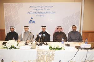 من اليمين طلال الرشدان وعماد تيفوني وبدر السبيعي وفواز الاحمد وفيصل المشاري خلال المؤتمر 	كرم ذياب﻿