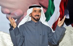 مخلد العازمي اثناء افتتاح مقره الانتخابي