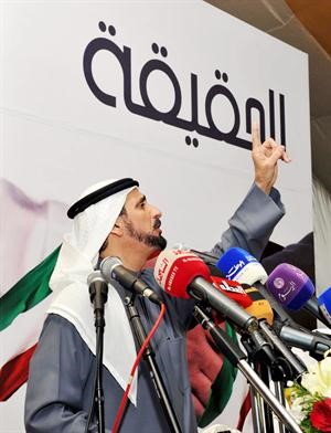 مخلد العازمي متحدثا