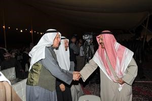 عيسى المزيدي مصافحا عيسى الشاهين متين غوزال